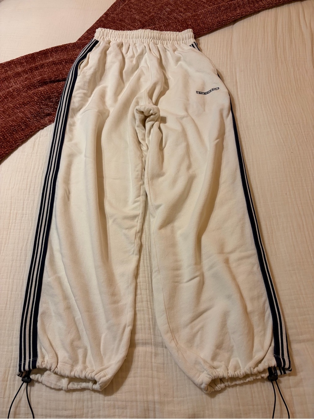 UO iets frans…Harri wide leg  sweats with Navy Side Stripes XS